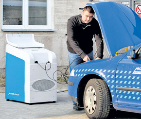 Česká firma MOTOR JIKOV vyvinul pro domácnosti a malé firmy plničku aut poháněných plynem CNG.